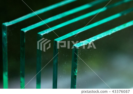 Sheets of Factory manufacturing tempered clear float glass panels cut to size 43376087