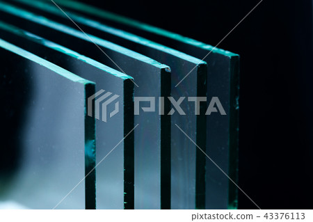 Sheets of Factory manufacturing tempered clear float glass panels cut to size 43376113