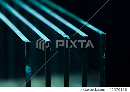 Sheets of Factory manufacturing tempered clear float glass panels cut to size 43376118