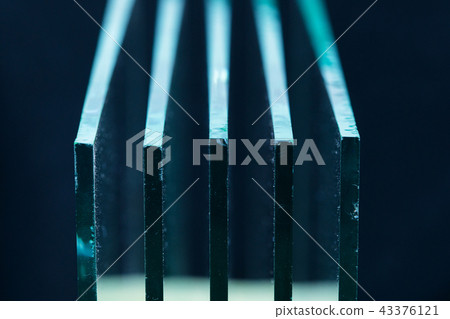 Sheets of Factory manufacturing tempered clear float glass panels cut to size 43376121