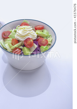 Salad, vegetables and vegetables 43376476
