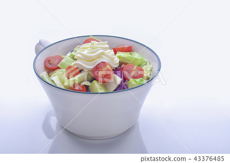 Salad, vegetables and vegetables 43376485