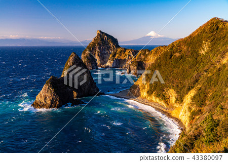 (Shizuoka Prefecture) Nishi Izu coastline, Sennikumon and Mt. 43380097