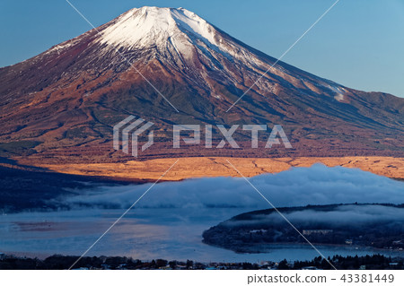 Mt. Fuji seen from Takasuyama and Lake Yamanakako covering the morning fog Mt. Fuji seen from Takasuyama and Lake Yamanakako covering the morning fog 43381449