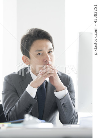 男性員工的肖像 43382251