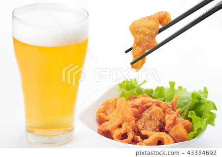 Beer and chicken skin 43384692