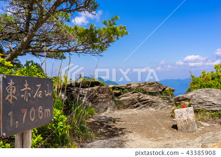 東赤石山脈,赤石山脈的山頂(愛媛縣新居濱市石岐山)*圖片位於註釋部分 東赤石山脈,赤石山脈的山頂(愛媛縣新居濱市石岐山)*圖片位於註釋部分 43385908