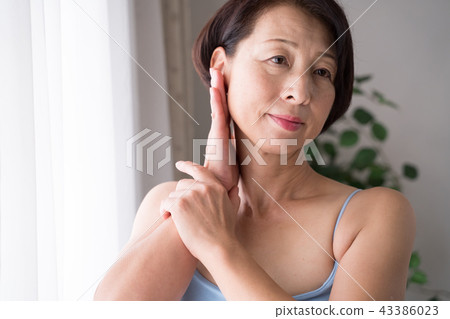 Skin care self care mouth 43386023