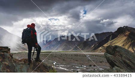 Travel lifestyle, adventure and success concept 43389415