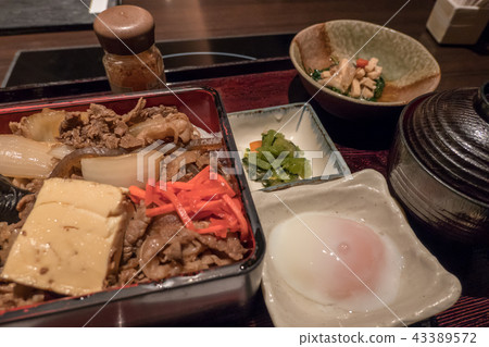 Yonezawa beef sukiyaki heavy and egg Yonezawa beef sukiyaki heavy and egg 43389572