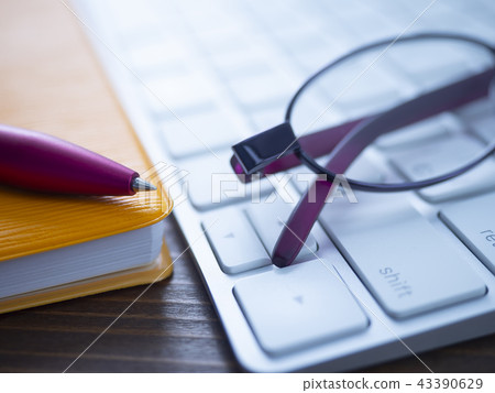 商業形象·筆記本·PC·眼鏡·女性 43390629