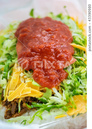 特寫鏡頭下的塔可飯，這是沖繩的靈魂美食，起源於金城。 43390980