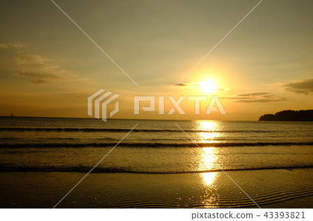 美麗的沿海落日太陽·Takikigome海岸 美麗的沿海落日太陽·Takikigome海岸 43393821