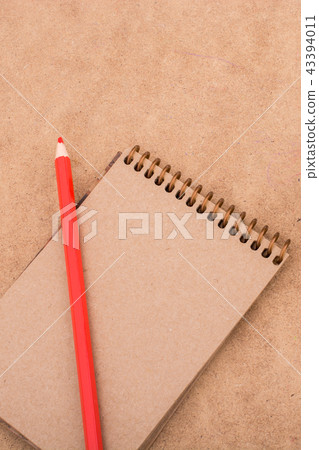 Little model Eiffel Tower, notebook and pencil Little model Eiffel Tower, notebook and pencil 43394011