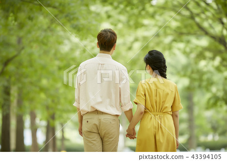 Couples, lovers, students, college students, dating, love, everyday 43394105