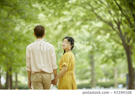 Couples, lovers, students, college students, dating, love, everyday 43394106