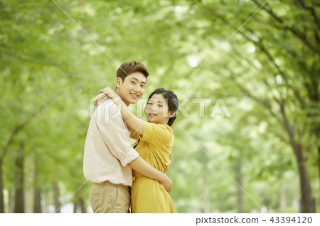 Couples, lovers, students, college students, dating, love, everyday 43394120