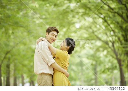 Couples, lovers, students, college students, dating, love, everyday 43394122