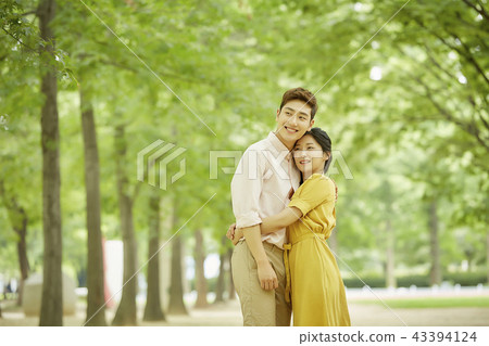 Couples, lovers, students, college students, dating, love, everyday 43394124