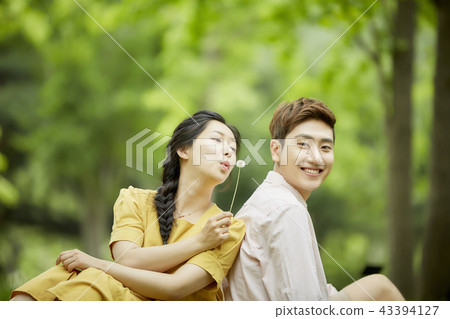 Couples, lovers, students, college students, dating, love, everyday 43394127