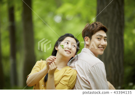 Couples, lovers, students, college students, dating, love, everyday 43394135