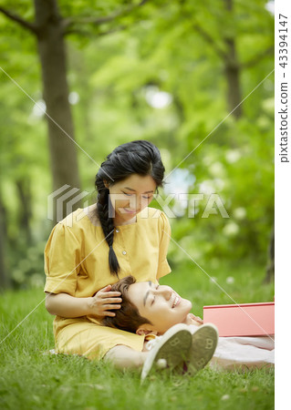 Couples, lovers, students, college students, dating, love, everyday 43394147