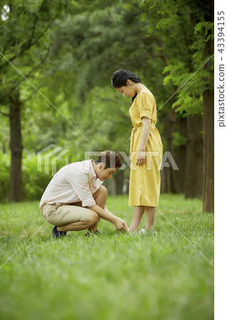 Couples, lovers, students, college students, dating, love, everyday 43394155