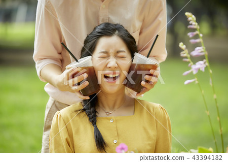 Couple, lover, student, college student, date, summer, coffee, drink 43394182