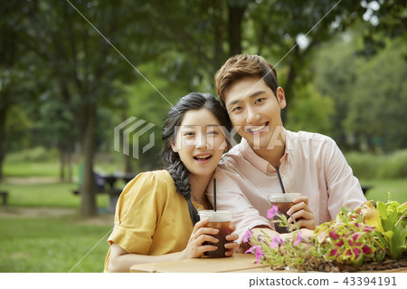 Couple, lover, student, college student, date, summer, coffee, drink 43394191