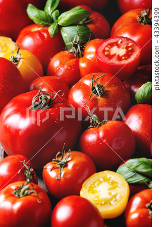 Ripe fresh tomatoes 43394399