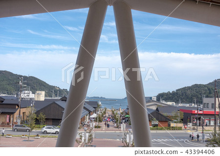 可以看到海的公園的城市的日常生活和非日常觀光的交流 43394406