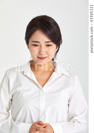 20s, 30s Business woman close-up smiling, smiling 43395331