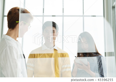 Group of young asian attractive business people Group of young asian attractive business people 43396255