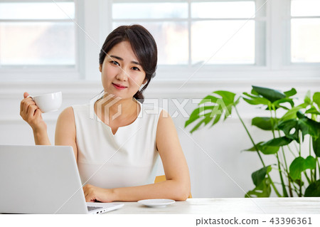 20s, 30s business woman working in the office, work, job, 43396361