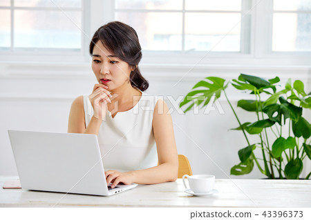 20s, 30s business woman working in the office, work, job, 43396373