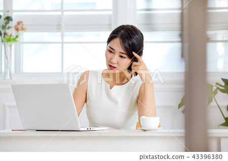 20s, 30s business woman working in the office, work, job, 43396380