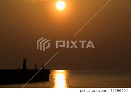 fishing and photographer with sunrise 43396404