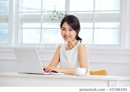 20s, 30s business woman working in the office, work, job, 43396509