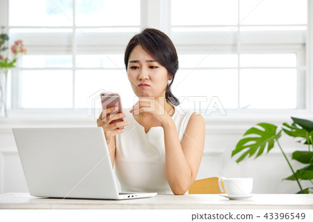20s, 30s business woman working in the office, work, job, 43396549