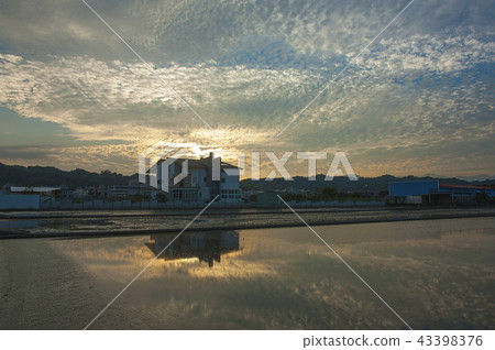 The appearance of Akebono, the aerial image of scaly cloud Ayara. Abandoned farmland Zhangbei Mizuta, Akira Ryosuke on the reflective surface. The appearance of Akebono, the aerial image of scaly cloud Ayara. Abandoned farmland Zhangbei Mizuta, Akira Ryosuke on the reflective surface. 43398376