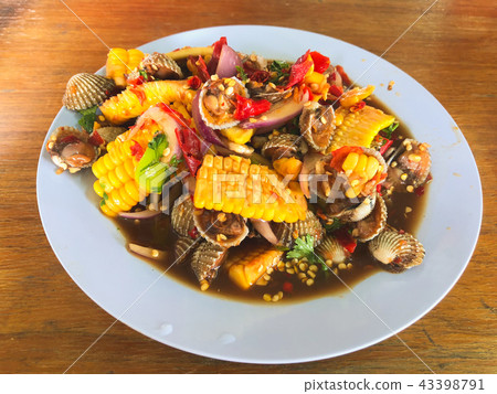 Papaya salad with shrimps, shellfishTraditional Papaya salad with shrimps, shellfishTraditional 43398791