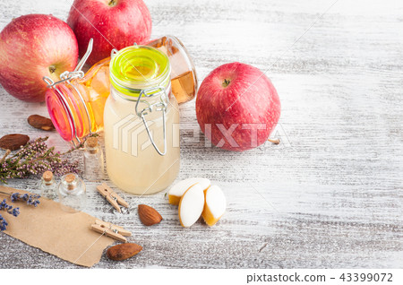 Homemade apple cider and fresh apples 43399072