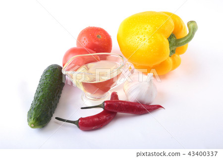 Assorted vegetables, bell pepper, tomato, chilli  43400337