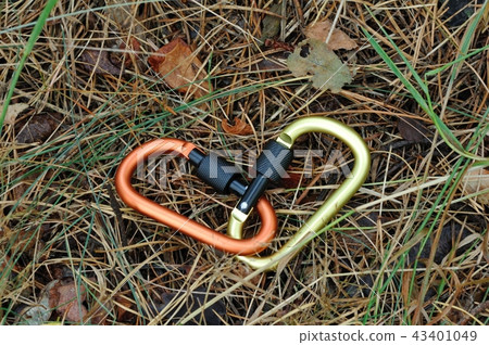 Carabiner climbing close-up. 43401049
