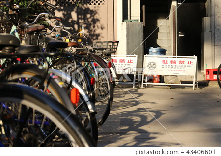 No parking ban 43406601