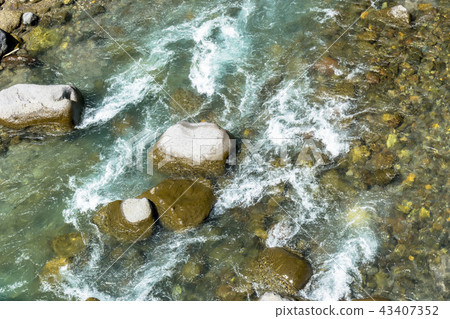 Tennin峽谷的Chungbetsu河的流動 Tennin峽谷的Chungbetsu河的流動 43407352