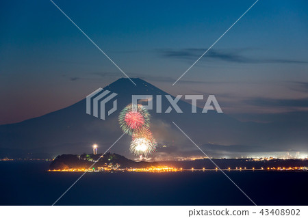 Hiratsuka fireworks display on the back of Mt. Fuji from the hills of Zushi city 43408902