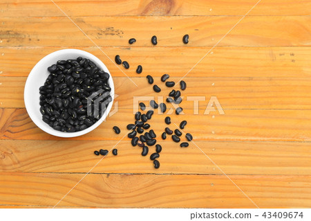 black beans in bowl on wood floor background black beans in bowl on wood floor background 43409674