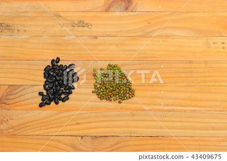 black and green beans closeup on wood black and green beans closeup on wood 43409675