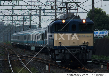 JR East's distribution train (Keihin Tohoku Line E233 series) 43409852